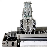 Automatic continuous high speed cartoning machine