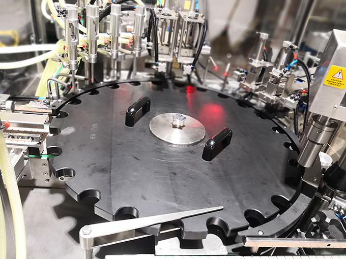 ALF3 Rotary-Type Liquid Filling, Plugging And Capping Monobloc  