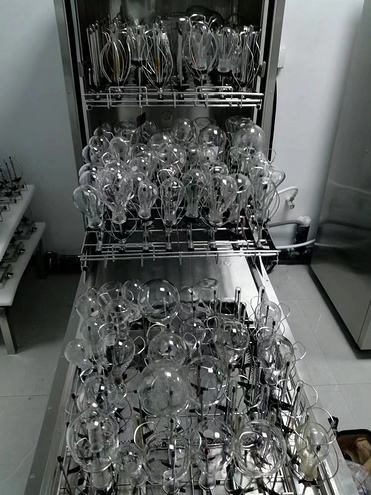 Automatic Laboratory Glassware Washing and Drying with Three Layers of Cleaning Basket