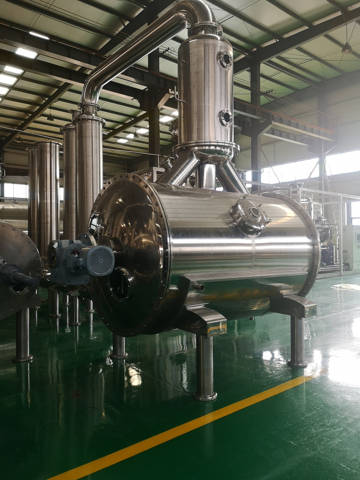 Fertilizer pesticide liquid evaporator with solvent recovery  