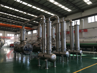 Low temperature concentrator & evaporator for pectin and fruit juice