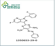 2-[5-fluoro-1-(2-fluorobenzyl)-1H-pyrazolo[3,4-b]pyridin-3-yl]-5-[(E)-phenyldiazenyl]pyrimidine-4,6-