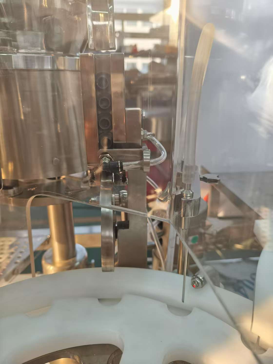 Filling and capping machine  