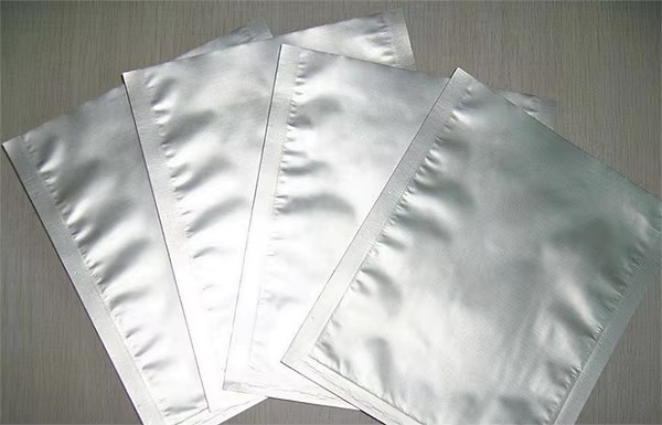 Laminated aluminum foil for sachets
