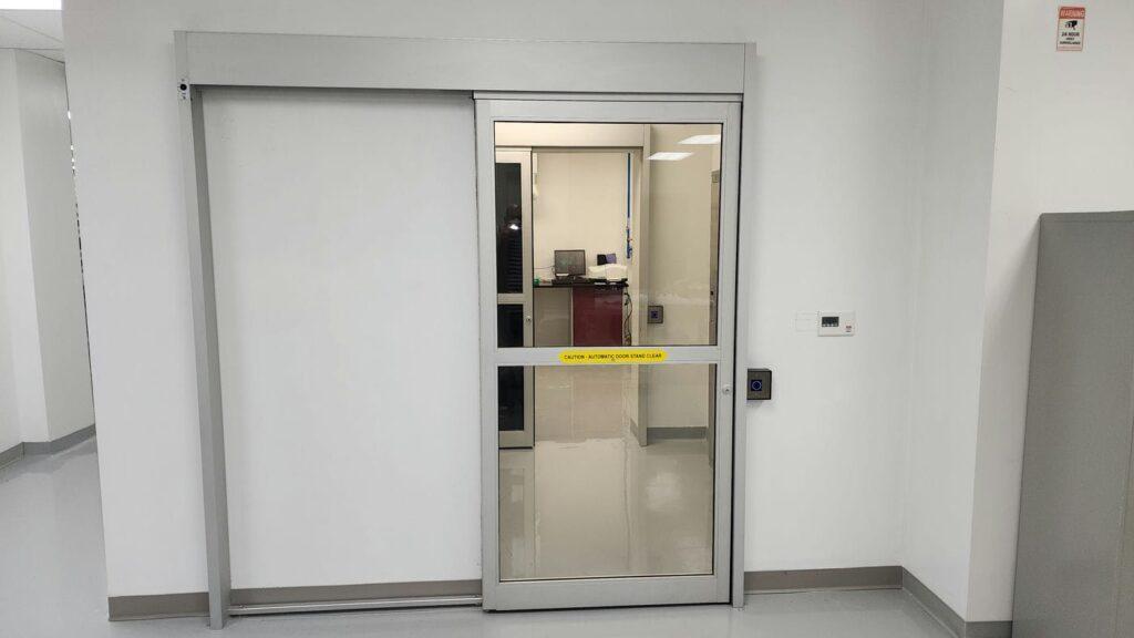 Smart Switchable Dimming Glass Cleanroom Door  