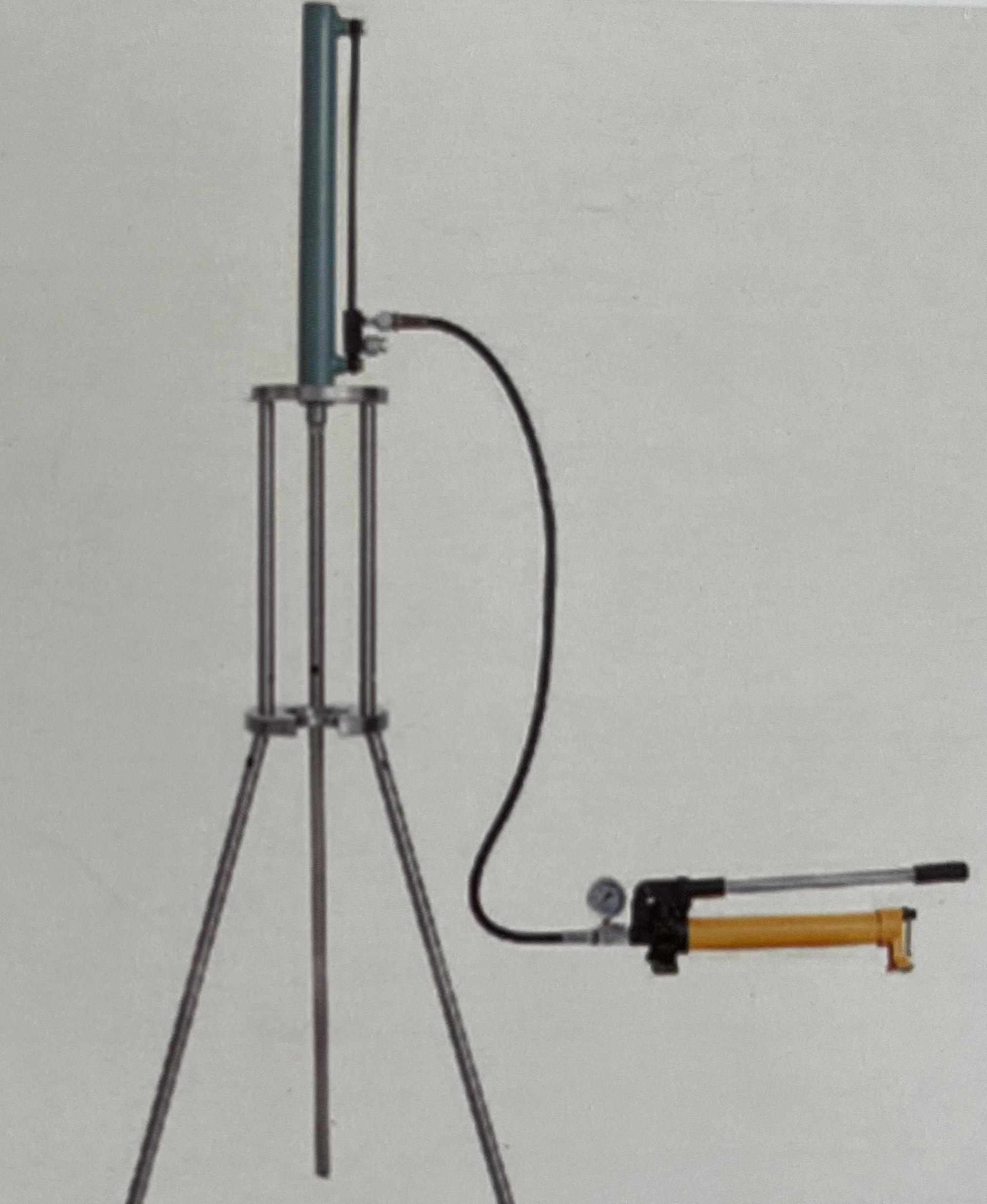 Manual oil pump column loader