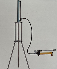 Manual oil pump column loader