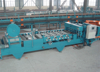 Box-shape sandwich panel forming machine
