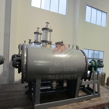 Vacuum rake dryer