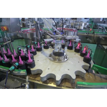 Medical oral liquid filling and capping machine  