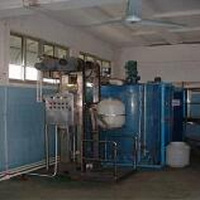 Automatic liquid pouring machine