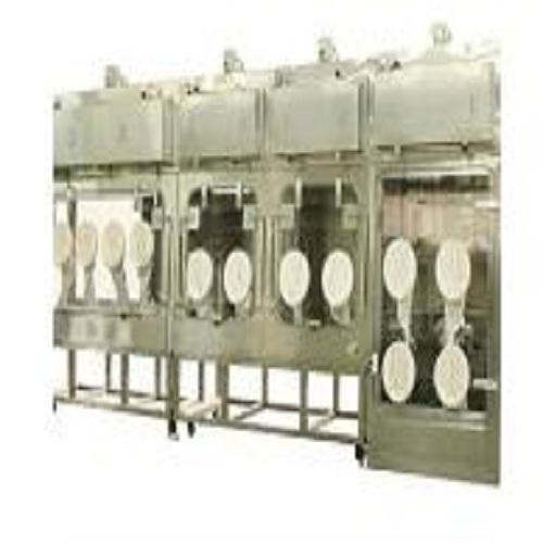 Isolator used in biopharmaceutical industry