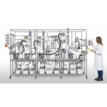 Short path distillation plant  