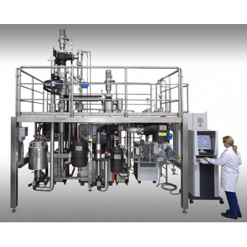 Short path distillation plant  
